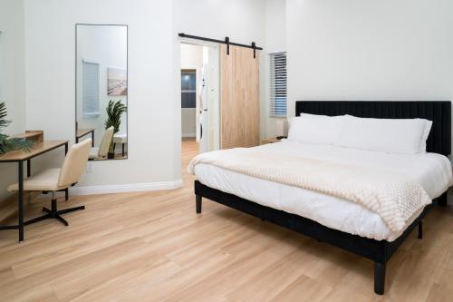 Lux Coastal Getaway, Brand New, Central Location in Bay Park