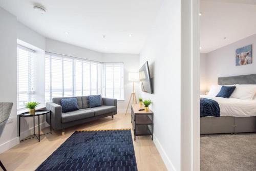 Central Brentwood Apartment with balcony Flat 2