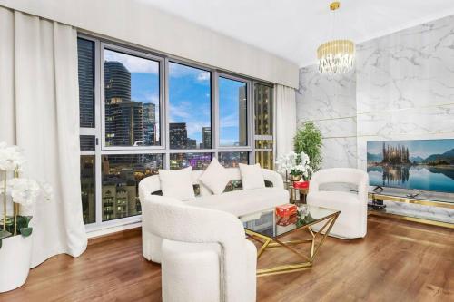 Walk to Burj Khalifa from this 2BR with Skyline Balcony View, Dubai (foto 3)