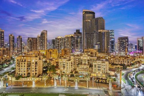 Walk to Burj Khalifa from this 2BR with Skyline Balcony View, Dubai (foto 7)