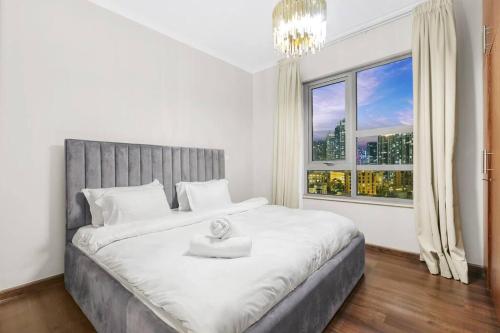 Walk to Burj Khalifa from this 2BR with Skyline Balcony View, Dubai (foto 5)