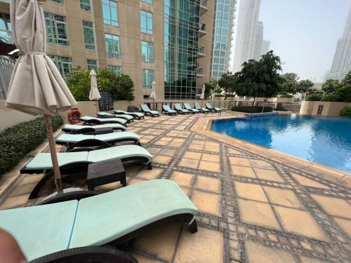 Walk to Burj Khalifa from this 2BR with Skyline Balcony View, Dubai (foto 10)