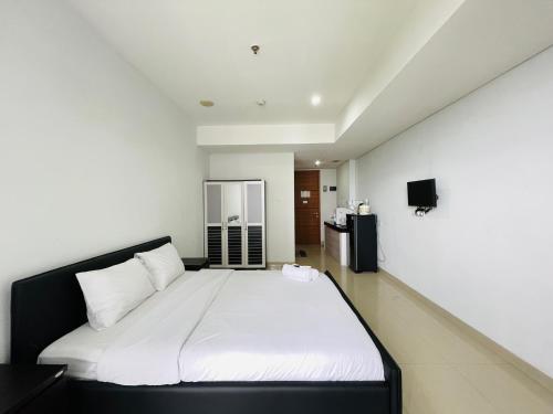Cozy Studio Room at Dago Suites By Travelio - Tap to explore photos