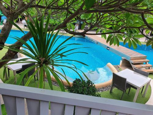 Momento Resort in Thep Prasit