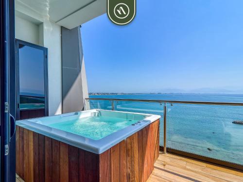 Luxury Oceanfront 3 BR Condo - Private Jacuzzi in Cruz de Huanacaxtle, Mexico