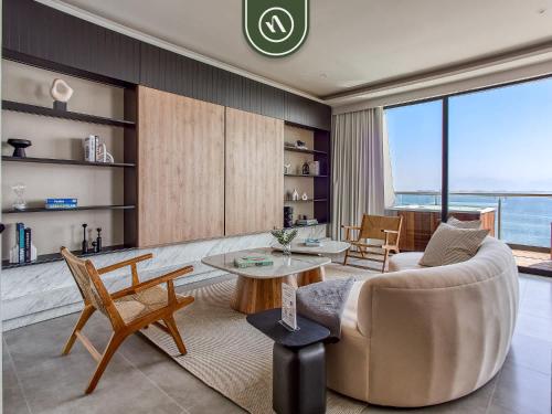 Luxury Oceanfront 3 BR Condo - Private Jacuzzi in Cruz de Huanacaxtle, Mexico