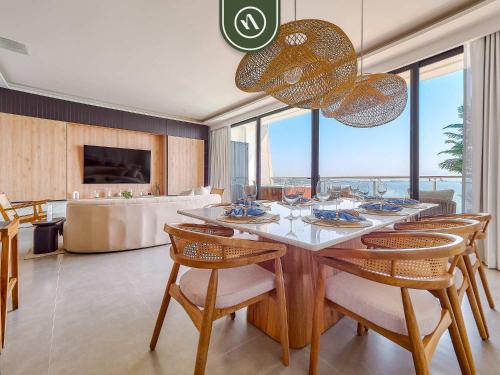 Luxury Oceanfront 3 BR Condo - Private Jacuzzi in Cruz de Huanacaxtle, Mexico