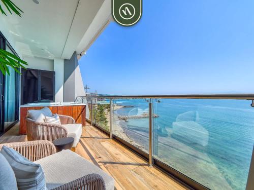 Luxury Oceanfront 3 BR Condo - Private Jacuzzi in Cruz de Huanacaxtle, Mexico