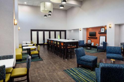 Hampton Inn & Suites Savannah - I-95 South - Gateway - image 10
