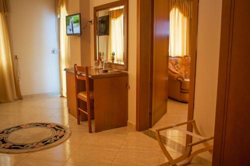 Family Suite with Balcony image 6