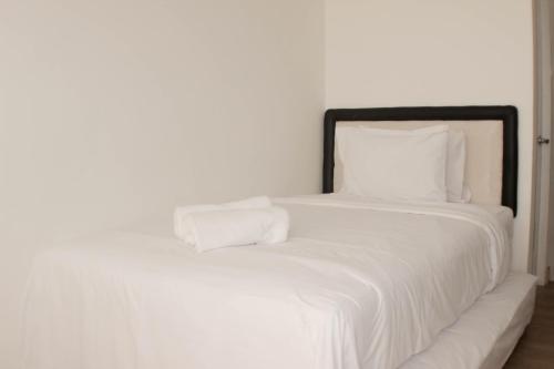 Comfy and Tidy Studio at Riverview Jababeka Apartment By Travelio, Cikarang