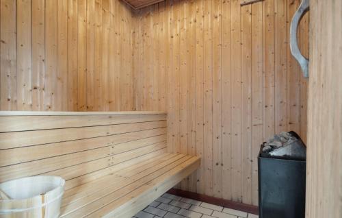 Bany calent, Cozy Home In Glesborg With Sauna in Glesborg