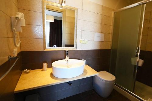 King Room image 2