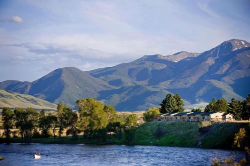 Yellowstone Valley Lodge, Ascend Hotel Collection in Pray, USA