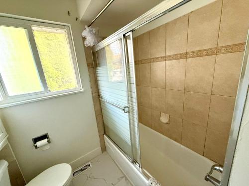 Deluxe Family Large Quadruple room in Surrey, Canada