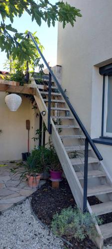 Petit appartement 2 chambres avec terasse dans villa grimaude near PIZZA JO