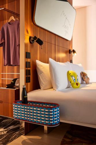 room detail thumbnail 1