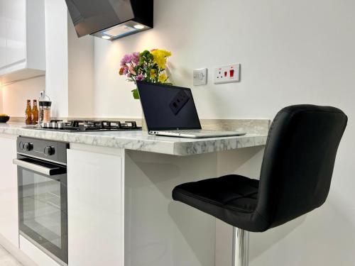 Borage House- Stylish and Spacious 3BR - image 13