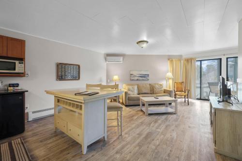 107 Pointes North Inn in Charlevoix, USA
