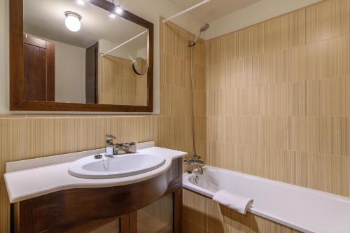 Las Arenas by Ĥ - Playa de los Haraganes HLHA61P58