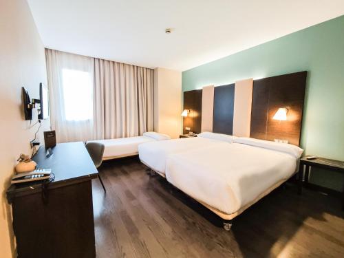 3 twin beds