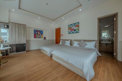 Dreamy Hotel Dalat - Tap to explore photos