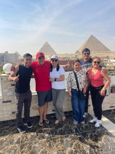 pyramids solar boat inn