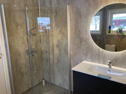 ฝักบัว, Johaug gård (Johaug gard) in ออส