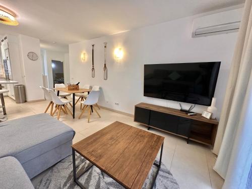 Capitain Jane's Beachside Haven 5