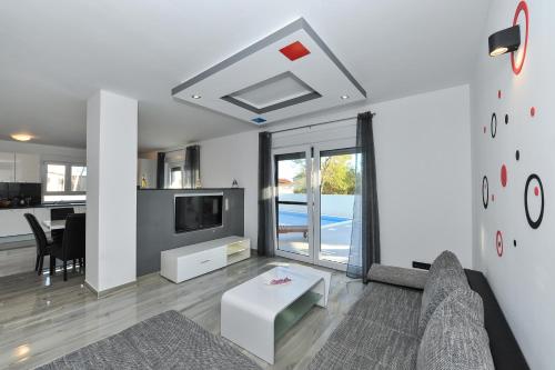 Villa with Private Pool image 4
