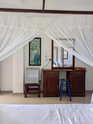 Deluxe Double Room with Balcony image 3