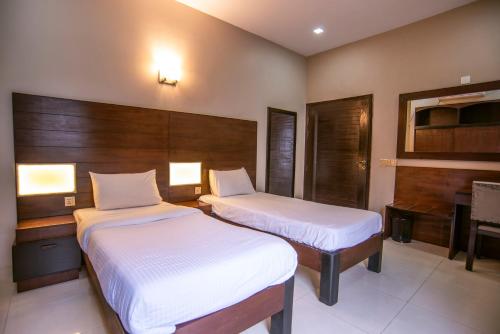 Superior Deluxe Double or Twin Room  image 10