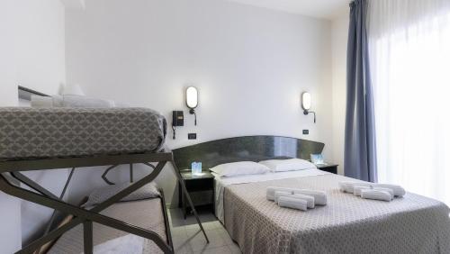 Quadruple Room with Balcony image 10