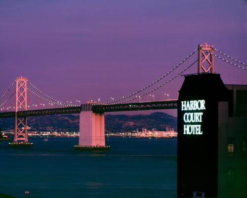 Harbor Court Hotel - image 10