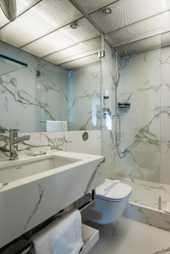 Central Plaza - main image