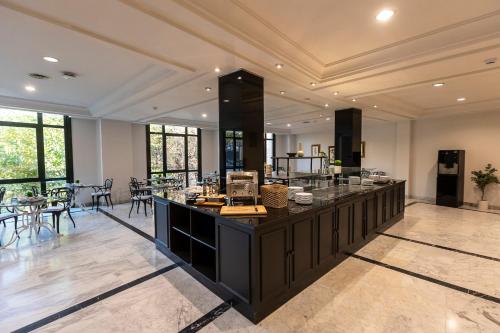 Comida y bebida, AZZ Merida Medea Hotel in Merida