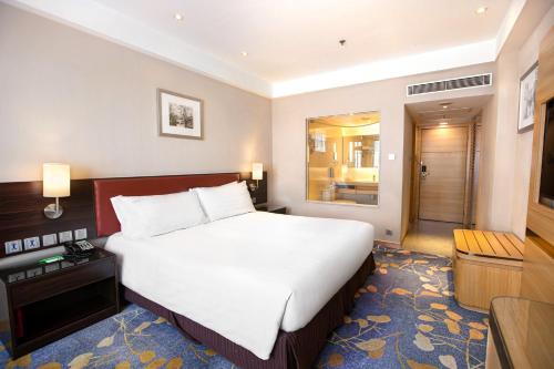 Standard King Room - Smoking image 3