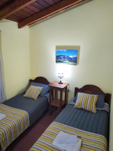 2 twin beds