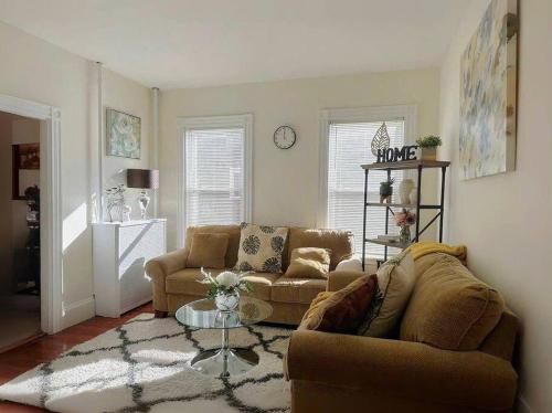 8 Peaceful, Bright apt 3br close to Milton center image