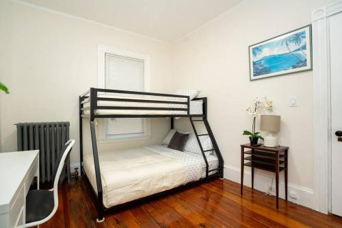 8 Peaceful, Bright apt 3br close to Milton center in Milton, USA