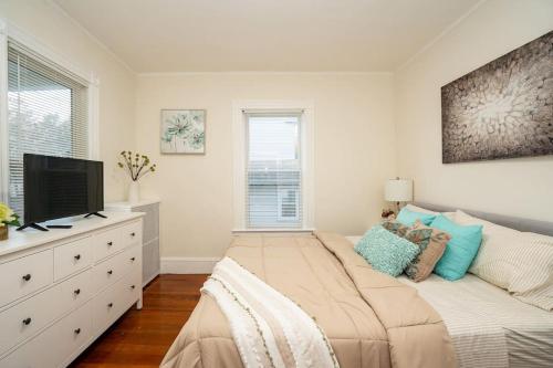 8 Peaceful, Bright apt 3br close to Milton center in Quincy (MA)