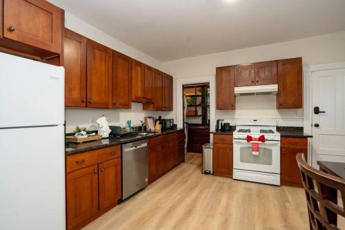 8 Peaceful, Bright apt 3br close to Milton center in Quincy (MA)
