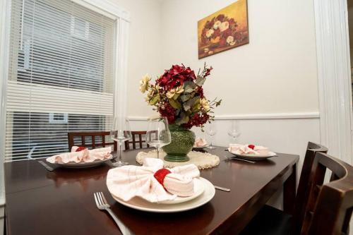 8 Peaceful, Bright apt 3br close to Milton center in Quincy (MA)