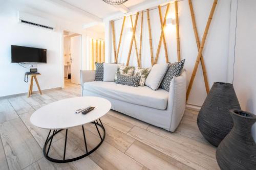 المرافق, فندق ميديترينيان وايت (Mediterranean White Hotel) in مونوليثوس