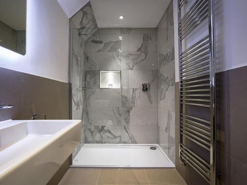 The Lane Hotel - image 13