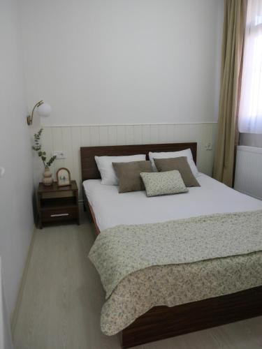 Central 3 Story 5 Bedroom Home with Terrace by Tram, Istanbul (photo 10)