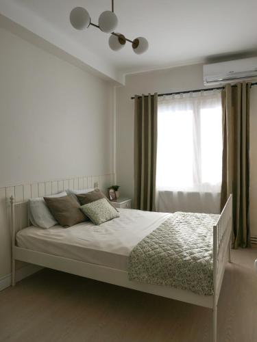 Central 3 Story 5 Bedroom Home with Terrace by Tram, Istanbul (photo 9)