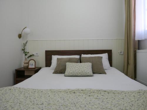 Central 3 Story 5 Bedroom Home with Terrace by Tram, Istanbul (photo 4)