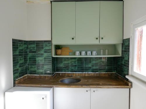 Central 3 Story 5 Bedroom Home with Terrace by Tram, Istanbul (photo 7)