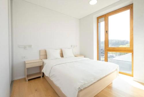 Apartment with balcony and castle view by URBAN RENT, Vilnius (fotografie 5)